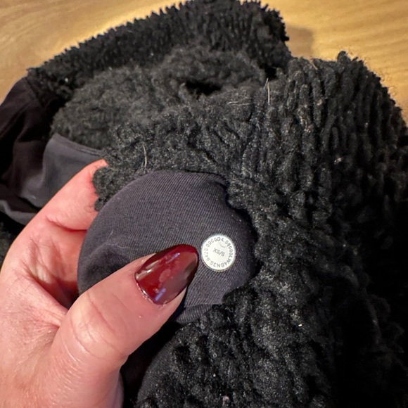 LuluLemon- Crop Quarter zip Size XS - Picture 4 of 4